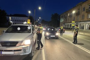 Pareigūnai vijosi neblaivią ir dėl išgąsčio sustoti nepanorusią vairuotoją: prisipažino prieš valandą išgėrusi alaus