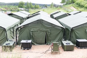 Palapinių miestelis Pabradėje jau laukia pirmųjų gyventojų: papasakojo, kokiomis sąlygomis gyvens migrantai