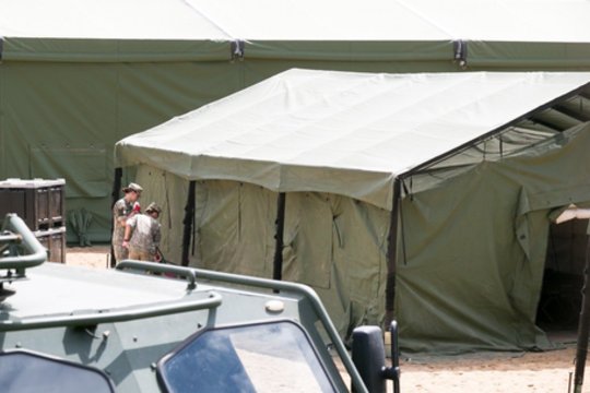 Palapinių miestelyje gyvensiančių migrantų situacija: atskleidė, kiek finansų skiriama kasdieniams poreikiams