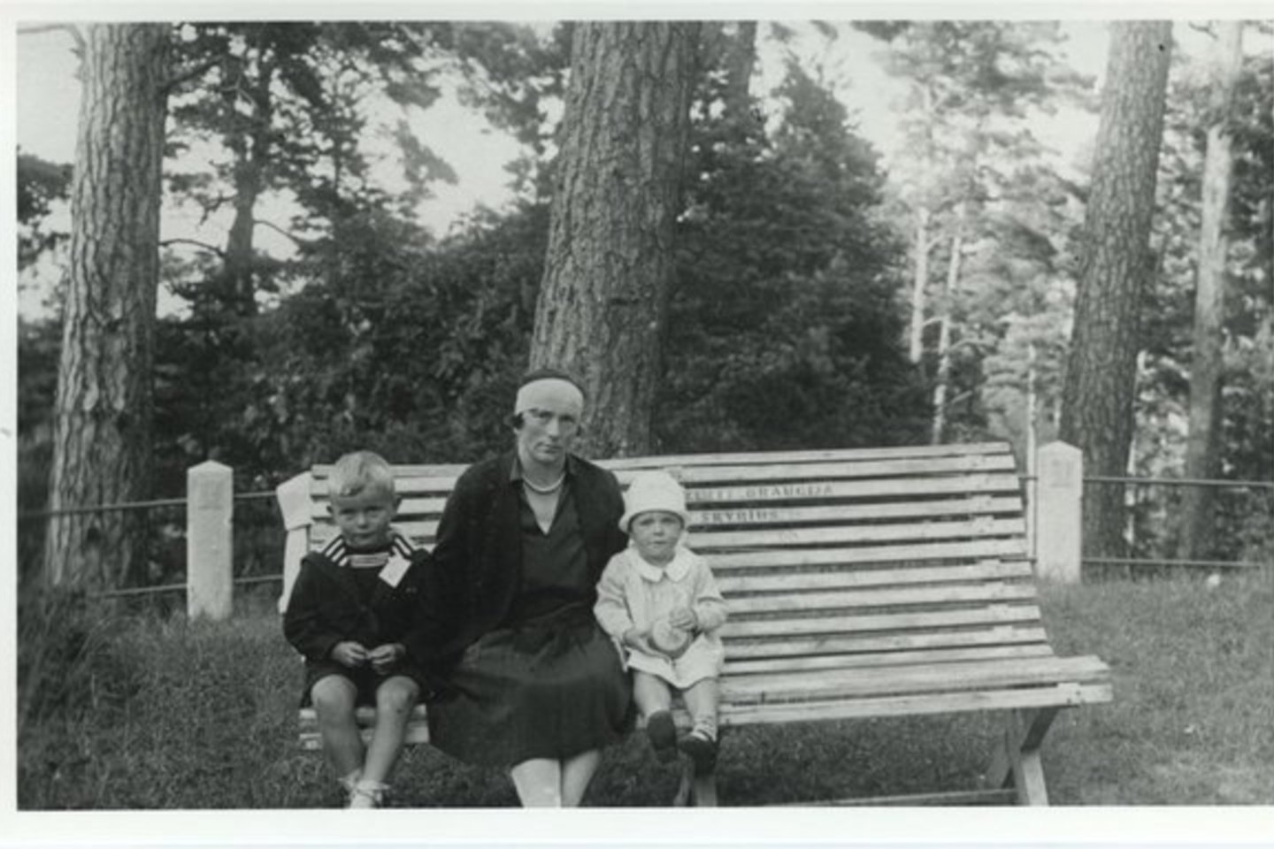  Pranė Grinkevičienė su vaikais Palangoje, 1929 m.