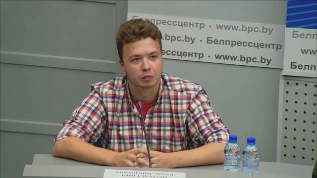 R. Pratasevičius dalyvavo dar vienoje režimo surengtoje spaudos konferencijoje: tikino, kad jaučiasi gerai