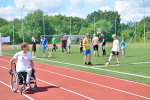 Futbolą žaidę vilniečiai parėmė organizacijos „Padėk gatvės vaikams“ globojamus berniukus