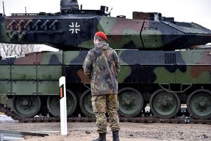 Dėl įtariamo seksualinio priekabiavimo ir antisemitinių dainų iš Lietuvos atšaukiami keturi vokiečių kariai