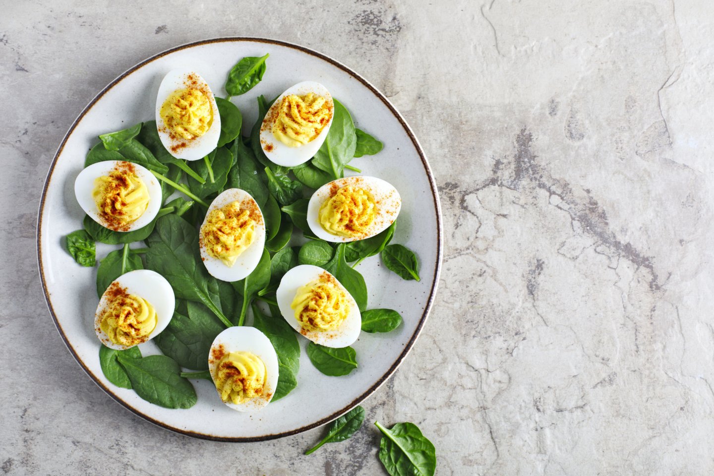 Kiaušiniai yra nepaprastai universalus produktas, kurį galima valgyti bet kuriuo dienos metu ir paruošti iš jų įvairiausius patiekalus.