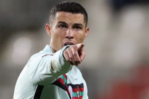 Cristiano Ronaldo nutarė elgtis savaip – menkino UEFA ir „Euro 2020“ turnyro rėmėją