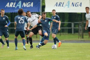 Pirmoji lyga: nepalaužiami lyderiai 10-ajame ture vos nepaslydo Kretingoje