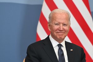J. Bidenas per įtemptą susitikimą Ženevoje nubrėš „raudonas linijas“ V. Putinui
