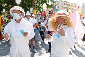 Prie Vyriausybės susirinkę protestuotojai ministrų nesulaukė: patraukė atgal link Seimo