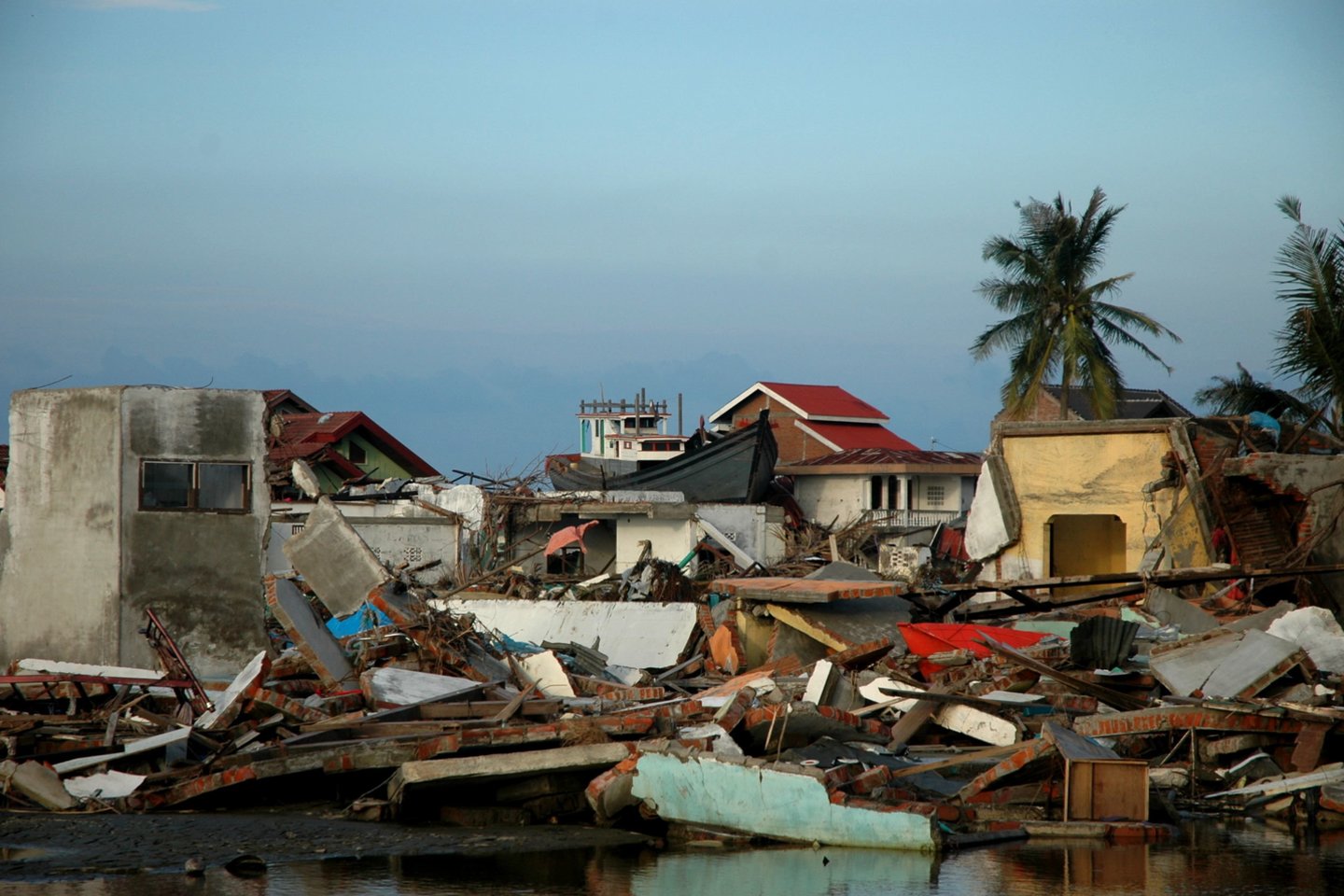 Rytų Indoneziją trečiadienį supurtė 5,8 balo žemės drebėjimas, apgadinęs pastatų ir privertęs Molukų provincijos pakrančių gyventojus skubiai trauktis į aukštesnes vietas. <br> 123rf.com nuotr.