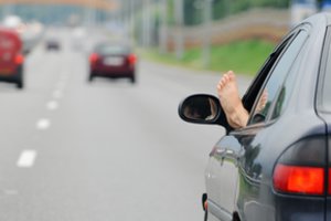 Sulaukę karštos vasaros vairuotojai suskubo pildytis kondicionierius – kai kurie daro vieną svarbią klaidą