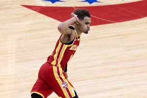 „Hawks“ panaikino triuškinantį deficitą ir atsidūrė per žingsnį nuo Rytų konferencijos finalo