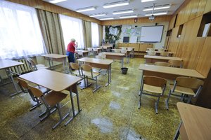 Užklupus karščio bangai ministrės žinia abiturientus priimsiančioms mokykloms 