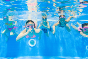 Laikinas baseinas kieme vaikams: pataria, kokį išsirinkti ir kaip prižiūrėti