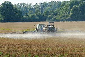 Sudavė kirtį šešėlinei prekybai – sulaikytų nelegalių pesticidų vertė perkopė 80 mln. eurų