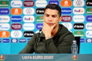Po skambaus C. Ronaldo elgesio – ir daugiau pavyzdžių: P. Pogba „paslėpė“ alų, UEFA jau grasina baudomis