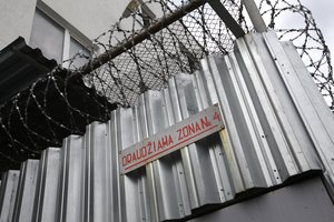 Įkliuvo telefonus ir narkotikus kūno ertmėse laikęs kalinys