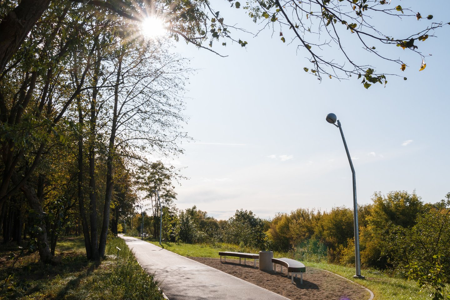 Jonava netrukus taps tikra dviratininkų sostine, nes nuolat plečia dviračių takų tinklą, kuris vingiuoja vaizdingais gamtos kampeliais, istorinėmis miesto vietomis ar naujai kuriamais parkais.
