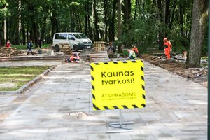 Arūnas Karaliūnas. Apkasais virtusiose Kauno gatvėse dūsta vairuotojai ir „Kaunas Pride“ rengėjai