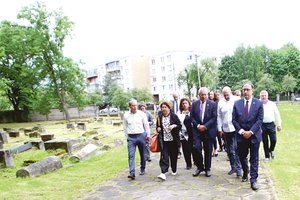 Kaune lankėsi JAV valstybės departamento specialioji pasiuntinė – ieškoma vienos opios problemos sprendimo