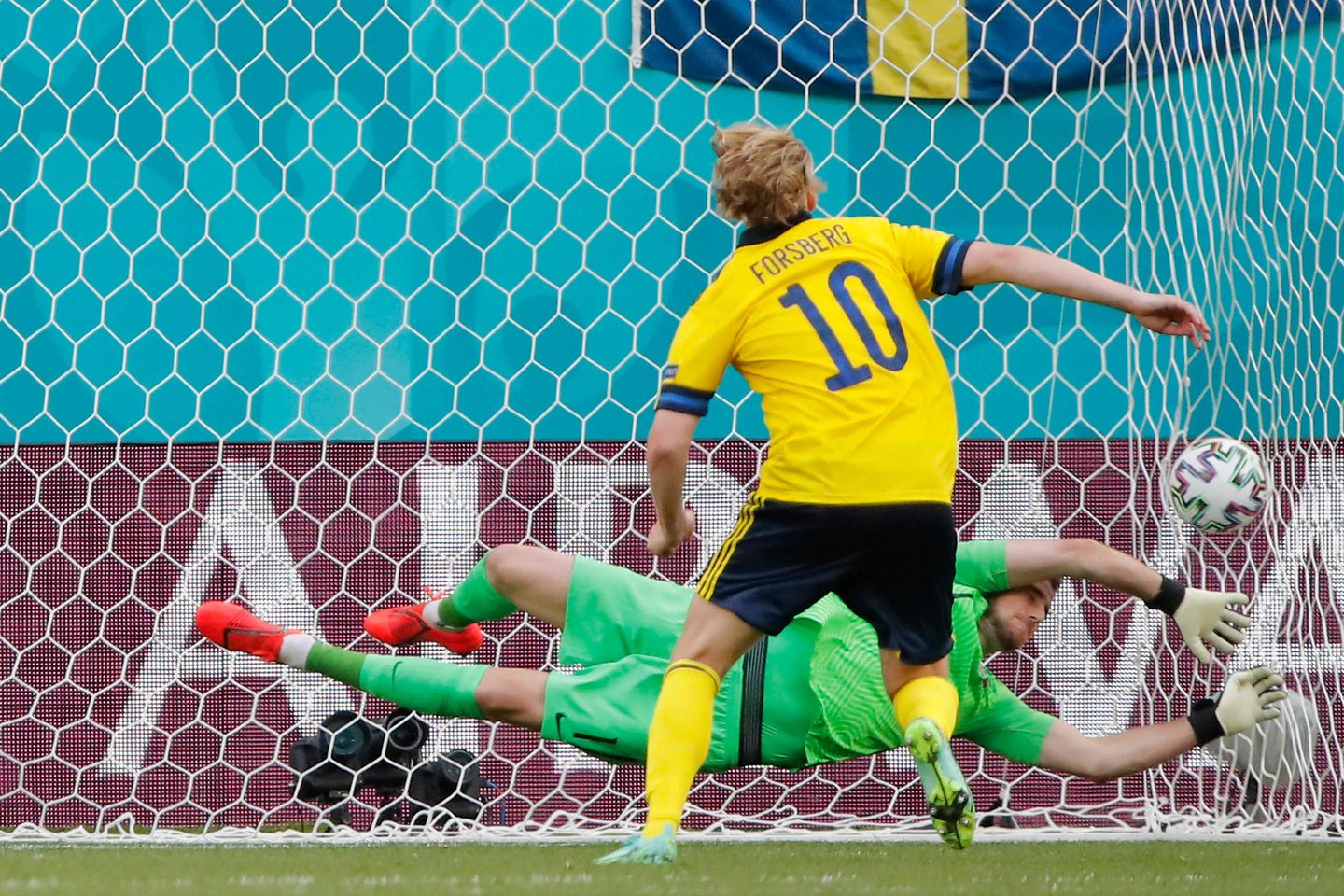 Švedijos futbolininkai iškovojo svarbią pergalę.<br>AFP/Scanpix nuotr.