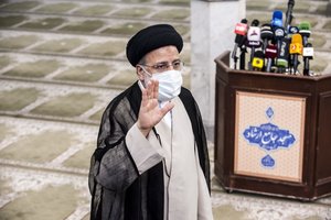 Oficialūs duomenys: Irano prezidentu išrinktas E. Raisi gavo 61,95 proc. balsų