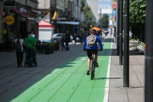 Dviračių ir paspirtukų vairuotojams – padidintas policijos dėmesys: kelias savaites bus tikrinama, kaip jie laikosi KET