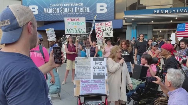Niujorke koncertų išsiilgusius žmones pasitiko protestas: demonstraciją surengė „antivakseriai“