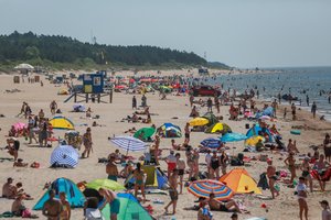 Pusė milijono žmonių užplūdo Lietuvos pajūrį: gelbėtojai praneša apie incidentus, fiksuotos dvi tragedijos