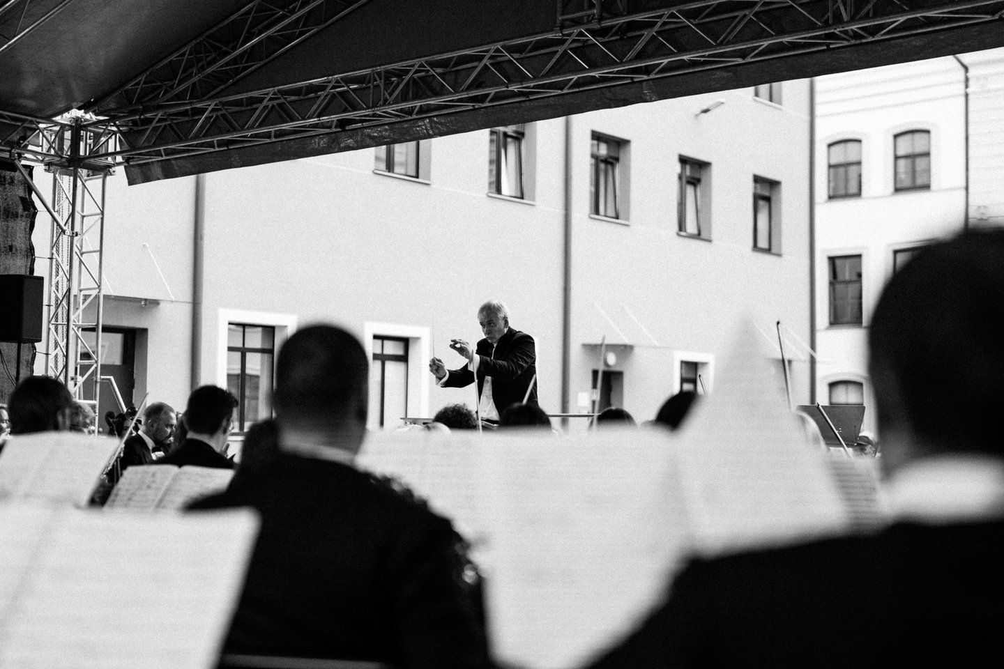 G.Verdi „Requiem“ Vidaus reikalų ministerijos kieme sostinėje.<br> G.Jauniškio nuotr.