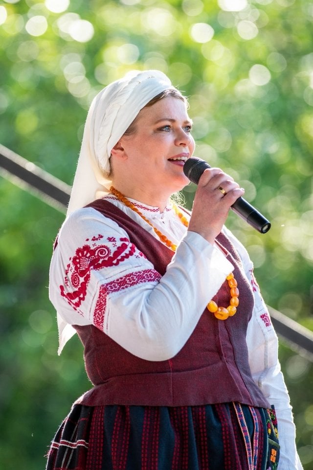Žiūrų kaimo folkloro ansamblis atšventė garbingą penkiasdešimties metų jubiliejų.<br>Raivydo Prakopimo nuotr.