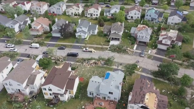 Užfiksavo Čikagoje siautusio tornado padarytą žalą: dalis namų – nebetinkami gyventi