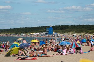 Įspėja Palangos poilsiautojus: nenustebkite, jei priskridęs dronas pasiūlys eiti namo