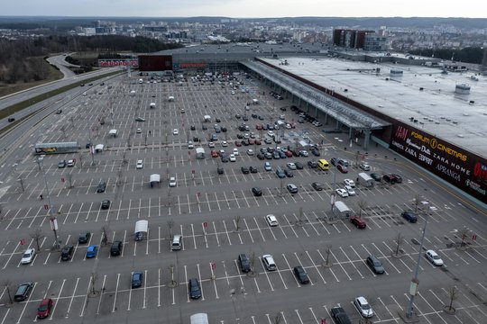 Dviračiu numinti iki „Akropolio“ apsipirkti – beveik neįmanoma: savivaldybė tikina, kad tuo pasirūpinti turėtų pats prekybos centras