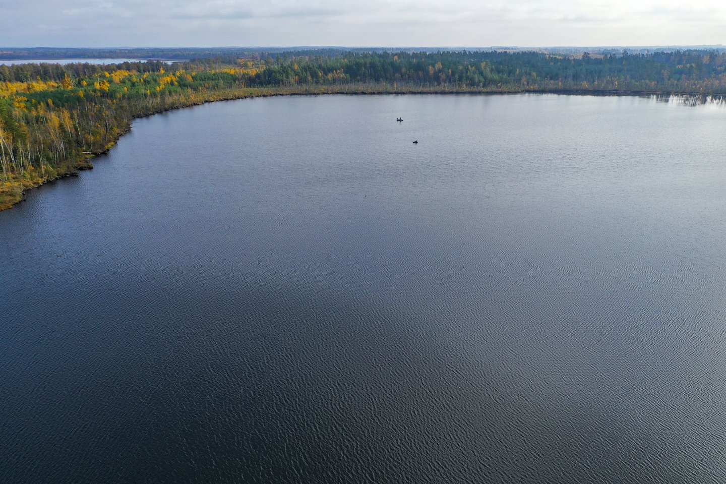 Visuose šalies ežeruose vandens temperatūra yra perkopusi 20 laipsnių, dauguma ežerų įšilę iki 22-24 laipsnių.<br>V.Ščiavinsko asociatyvi nuotr.