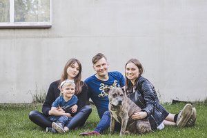 Kūdikio besilaukianti pora tapo tėvais dar vienam vaikui: gyvenimas pasikeitė kardinaliai