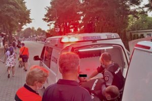 Šventojoje kilo sumaištis: vyriškis beveik komos būsenos siautėjo po parduotuvę