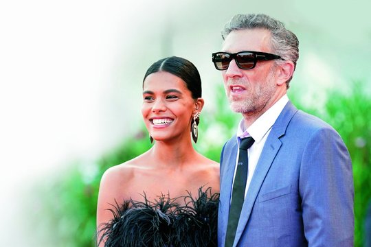 Holivudo plevėsą  Vincent’ą Casselį sutramdė į dukras tinkanti gražuolė