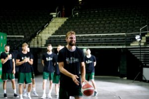 „Kalnapilio nealkoholinis“ pradeda krepšinio žygį po Lietuvą – iššūkį jau išbandė Lietuvos krepšinio rinktinė