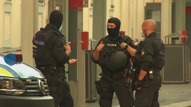 Vokietijoje peiliu ginkluotas užpuolikas nužudė tris žmones: įtariamasis neseniai buvo gydomas psichiatrijos klinikoje