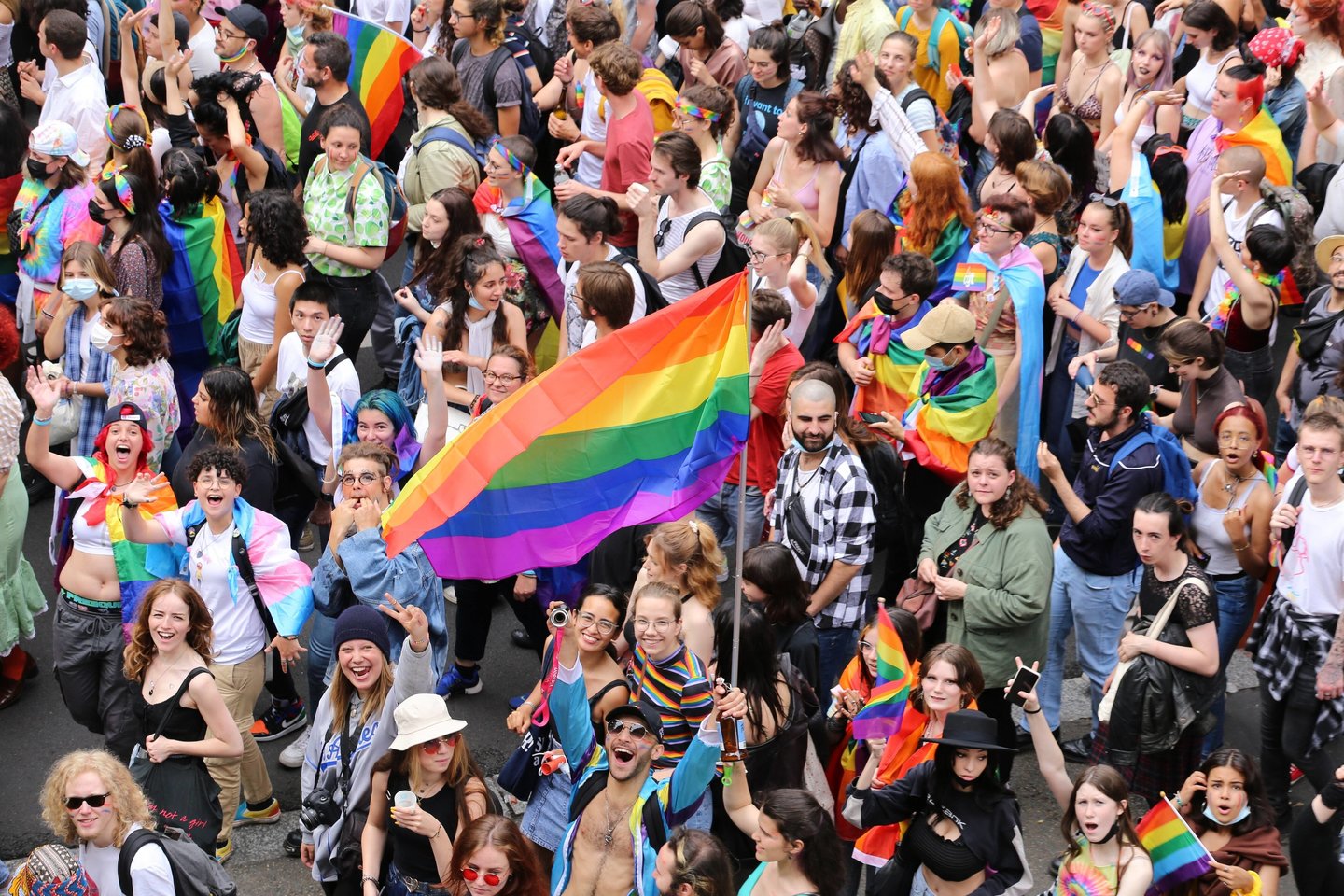 Paryžiuje šeštadienį apie 30 tūkst. žmonių dalyvavo kasmet rengiamame „Pride“ parade.<br>Imago images/Scanpix nuotr.