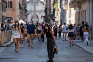 Italai džiaugiasi: pasiekė svarbų „mažos COVID-19 rizikos“ etapą