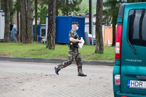 URC palapinėse Pabradėje gyvena 94 migrantai, nustatyti 7 COVID-19 atvejai