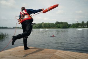 Savaitgalį degė vienuolynas, vandens telkiniuose nuskendo trys žmonės