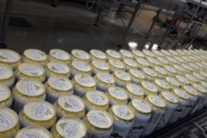 Taivaniečiai dėkoja Lietuvai už vakcinas šluodami lietuvišką produkciją iš parduotuvių lentynų