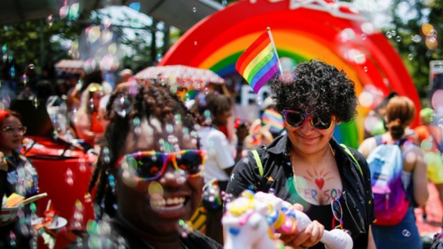 Niujorke praūžė trumpesnės nei įprasta LGBTQ bendruomenės eitynės – praėjo vos kelis miesto kvartalus