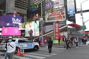 Niujorko Taimso aikštėje vyrą sužeidė paklydusi kulka