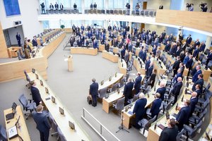 Seimas balsuos, kaip 2022–2024 metais didėjant akcizams, brangs alkoholis ir rūkalai