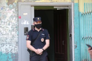 Rusija ir toliau spaudžia žiniasklaidą: surengė kratas nepriklausomų žurnalistų namuose