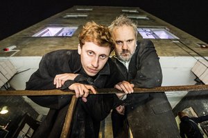 Spektaklio „Emigrantai“ premjera: kaip praeities fikcijos tapo kasdienybe