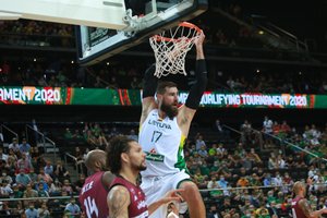 Kelionėje į Tokiją – pirmoji stotelė: J. Valančiūnas nutempė sunkiai įsivažiavusią rinktinę į pergalę prieš Venesuelą